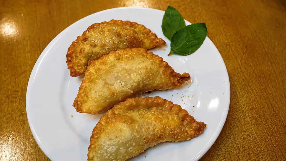 Pastéis servidos no prato