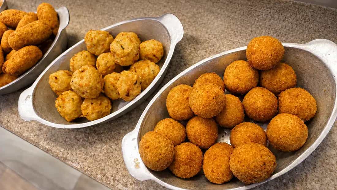 Os bolinhos, fritos na hora