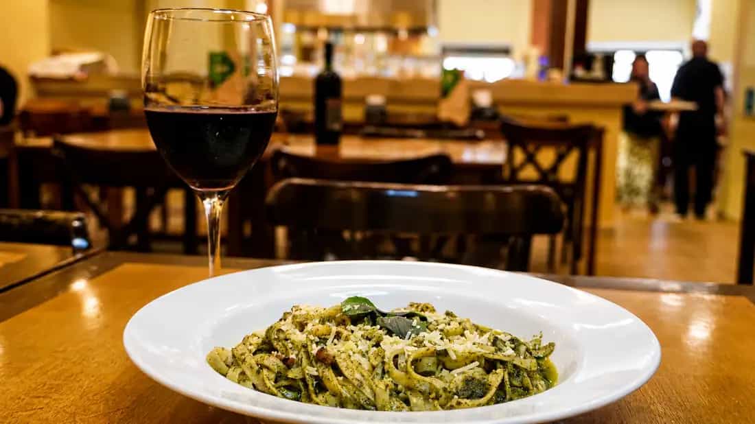 Foto de Fettuccine ao pesto com vinho